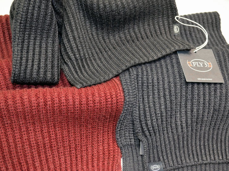 Sciarpe Fly 3 in pura lana merino costa inglese, reversibili e 2Shade: la suggestione di un colore sbiancato da un lato e l'eleganza del capo tinta unita dall'altro
