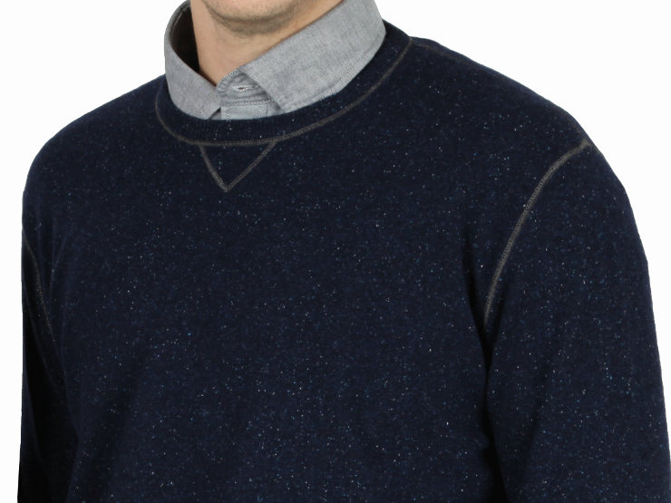 Girocollo Ferrante in lana, seta e cashmere effetto bottonato; con cuciture in rilievo in stile felpa e inserto a V