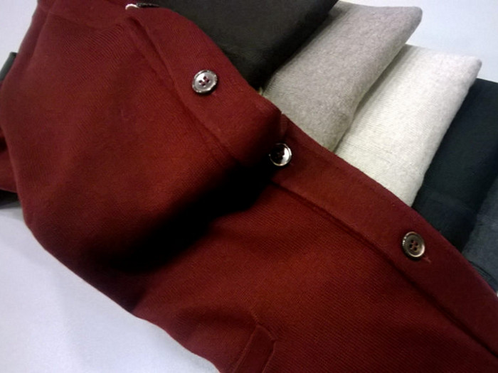 Cardigan bottoni Gran Sasso in pura lana merino extra fine; con tasche