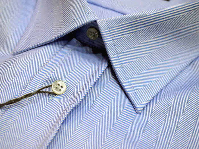Camicia artigianale Taccaliti in twill di cotone, motivo herringbone, collo italiano semirigido