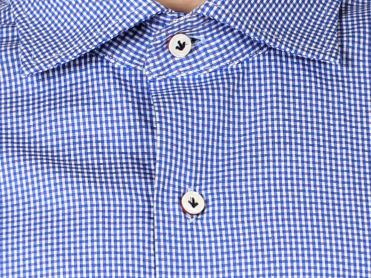 Camicia manica lunga Webb & Scott in cotone operato con fili di diverso colore che generano un motivo microfantasia. Il collo è francese semirigido
