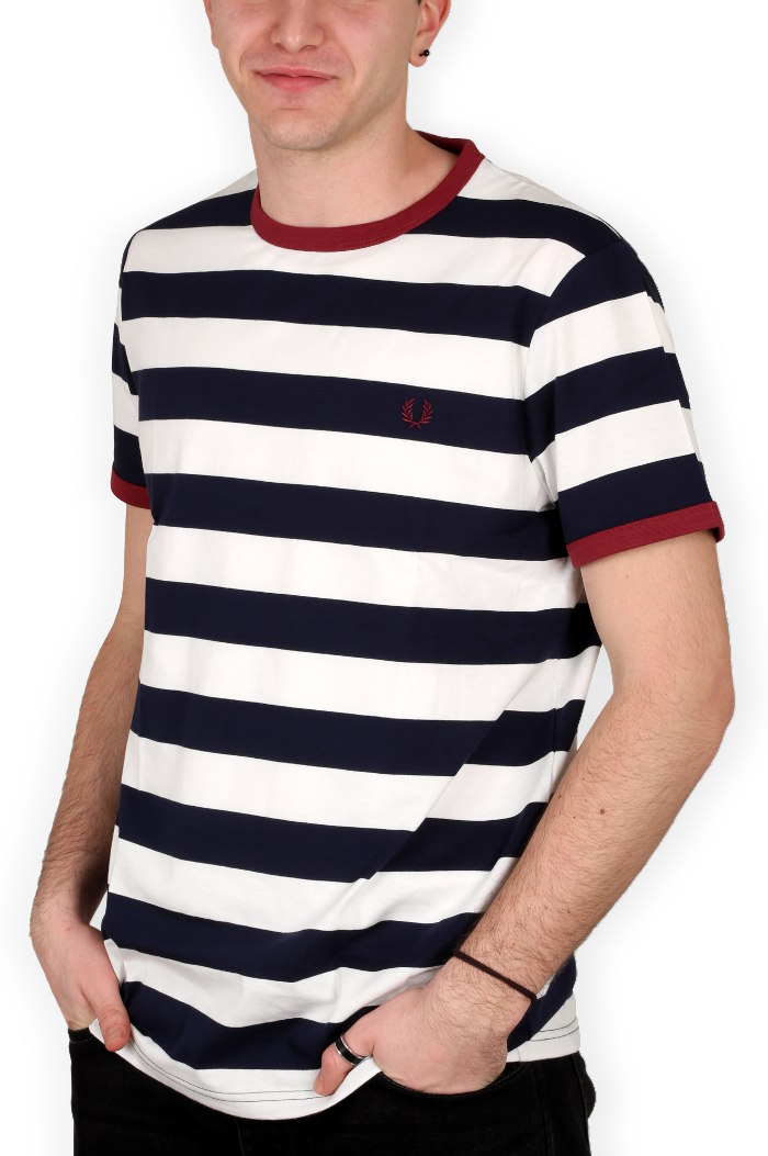 Ringer t-shirt Fred Perry in morbido jersey di cotone con motivo a righe grandi e con collo e polsini a costine colorati in contrasto; logo in tono con questi ultimi