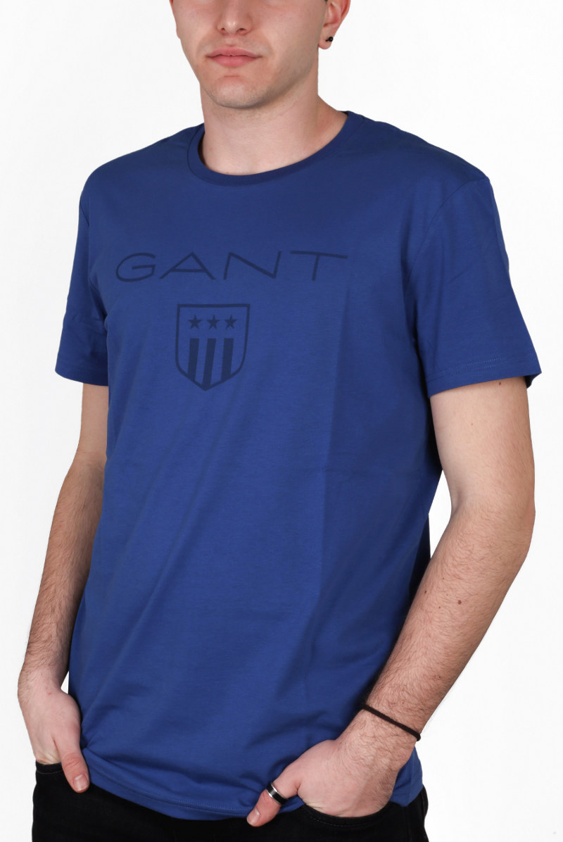 T-shirt manica corta e girocollo Gant in puro cotone con logo e stemma in tono, scollo a costine e cuciture a doppio ago